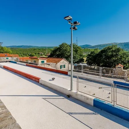 Flying Stars Luxury Stone Family-friendly Villa *