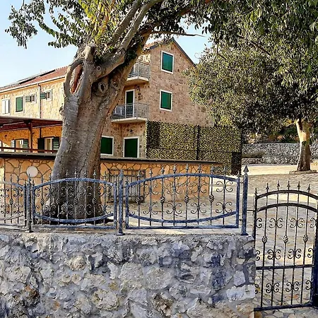 Villa Flying Stars Luxury Stone Family-friendly Trolokve