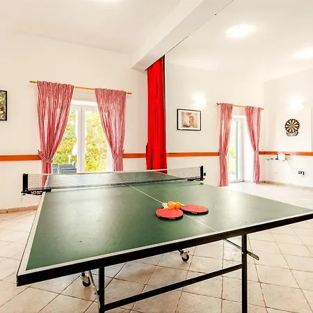 Flying Stars Luxury Stone Family-friendly Villa *